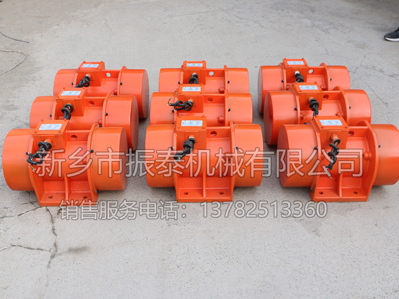應(yīng)該如何調(diào)整旋振篩振動電機上下重錘呢？